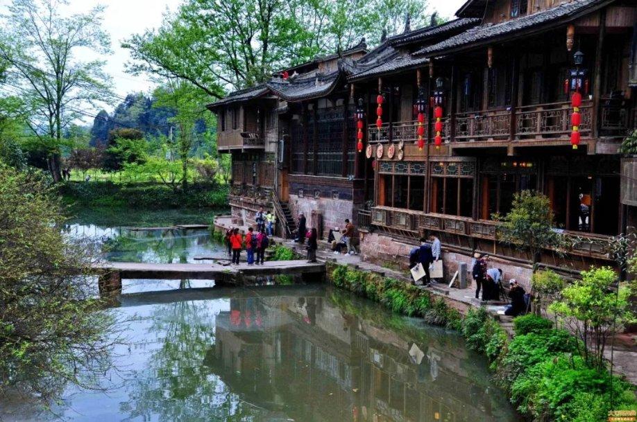 姐姐23岁妹妹22岁弟弟20岁我们三个手牵手挽胳膊在一起玩她们的闺蜜和女同学还不乐意为什么啊?-汇集最新、最热的红迪网平台内容